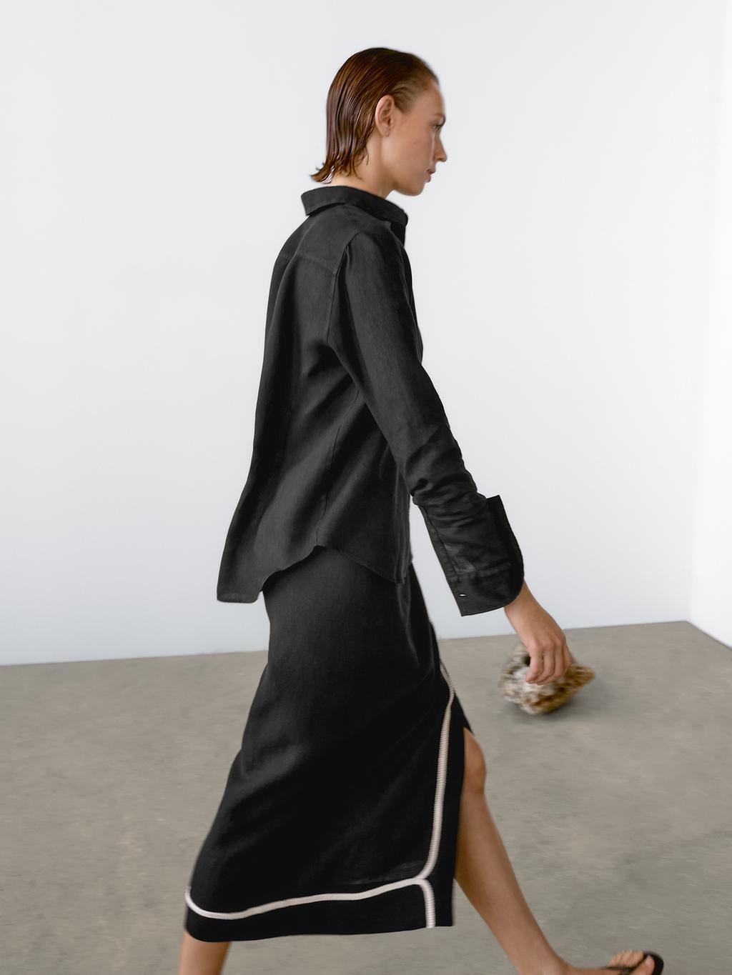 Midi skirt with contrast embroidery