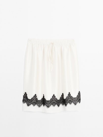 Contrast lace-trimmed skirt