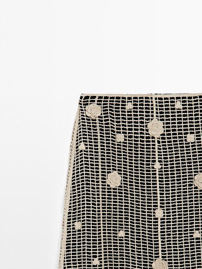 Midi skirt with floral embroidery