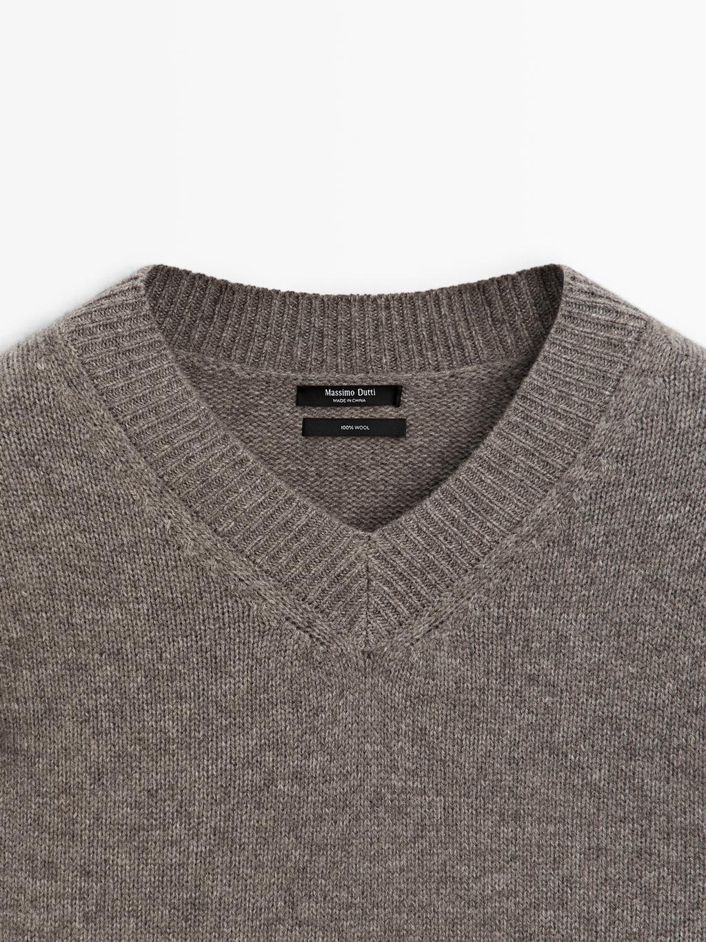 100% wool V-neck knit sweater