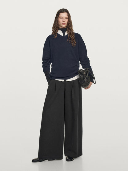 Oversize V-neck knit sweater