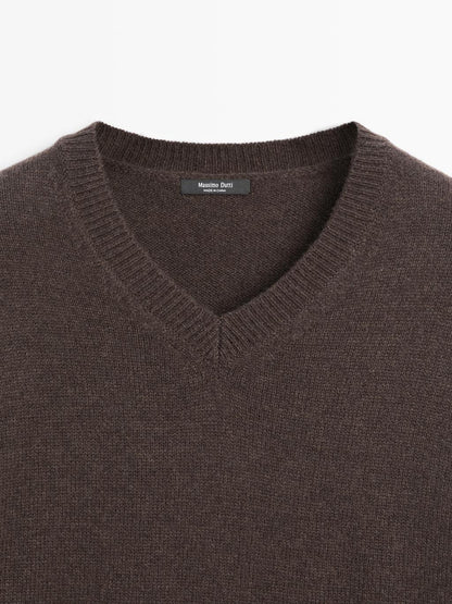 Oversize V-neck knit sweater