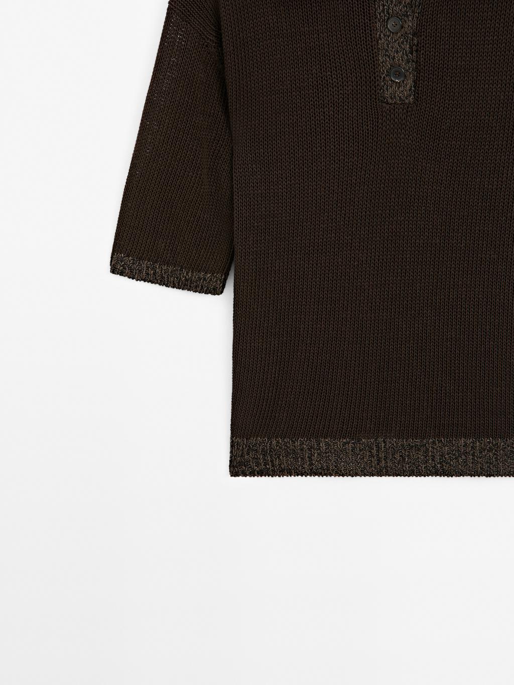 Polo sweater with contrast collar