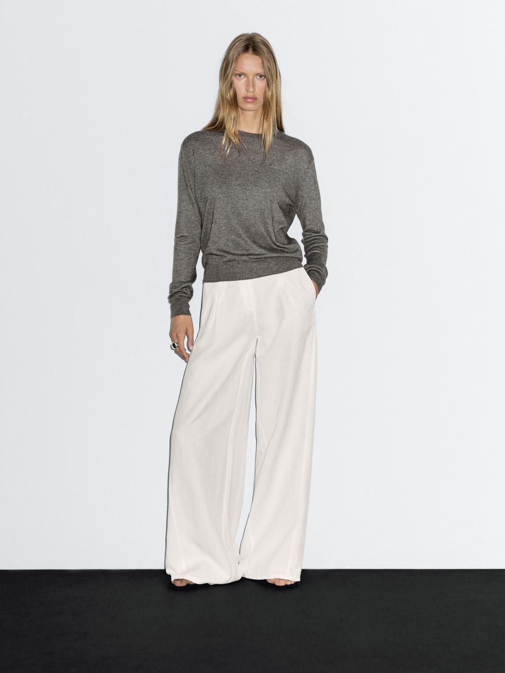 Wool blend knit sweater with crew neck