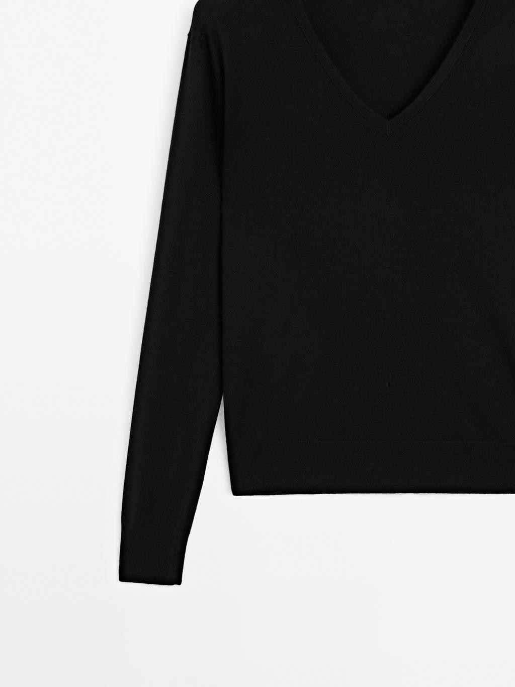 Wool blend V-neck knit sweater