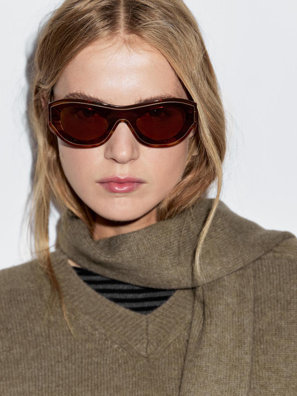 100% wool knit sweater with scarf and pocket