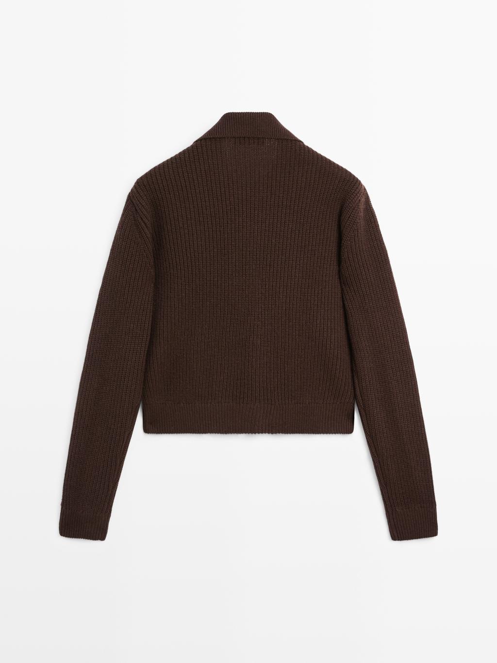 Short knit cardigan with contrast suede leather