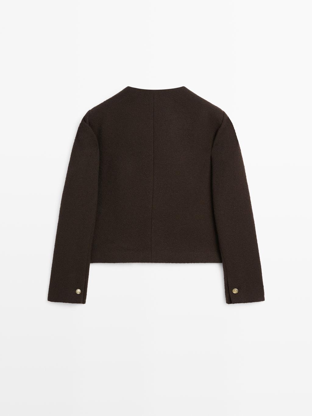 Cropped jacket with buttons