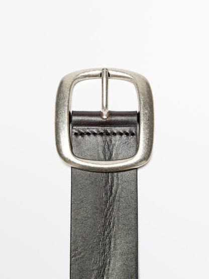 Nappa leather belt with rounded buckle