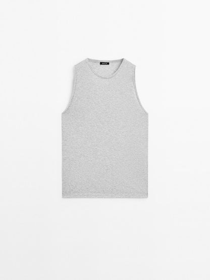 Sleeveless round neck T-shirt