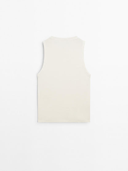 Top with contrast trim detail