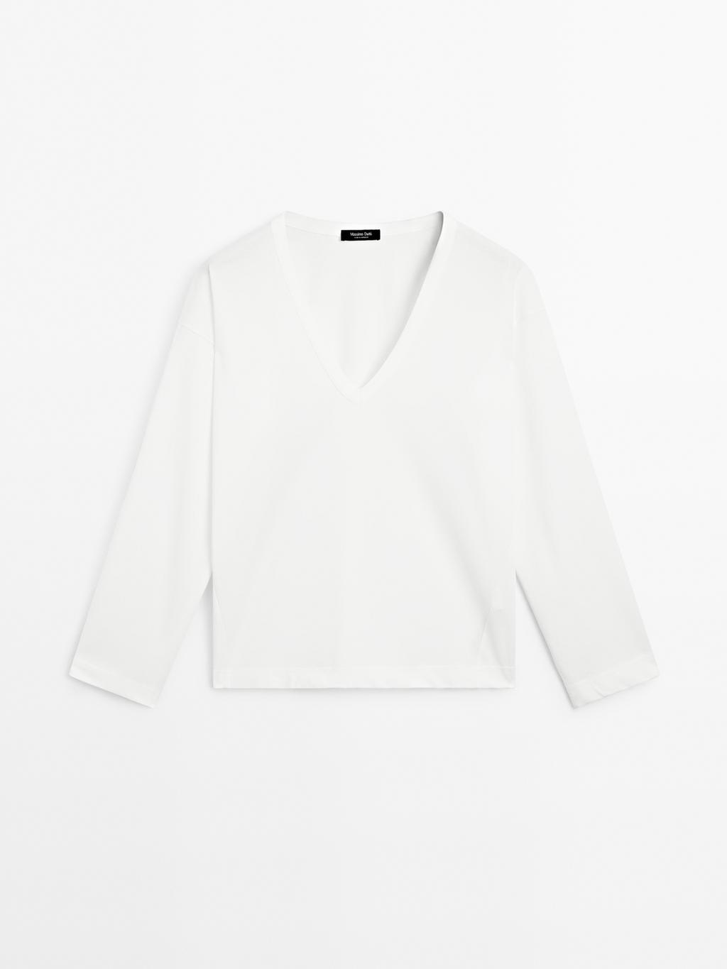 Oversize V-neck T-shirt