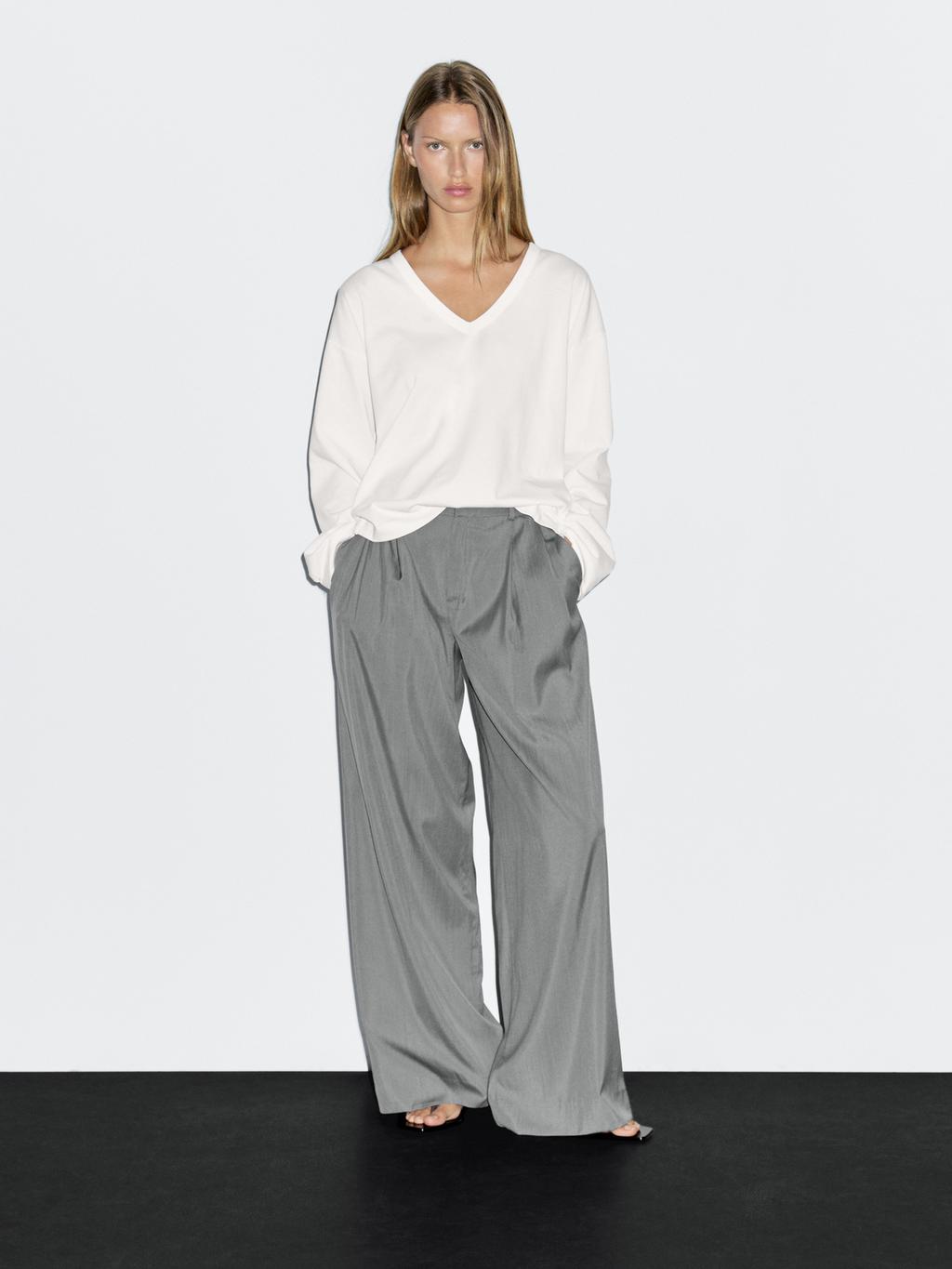 Oversize V-neck T-shirt