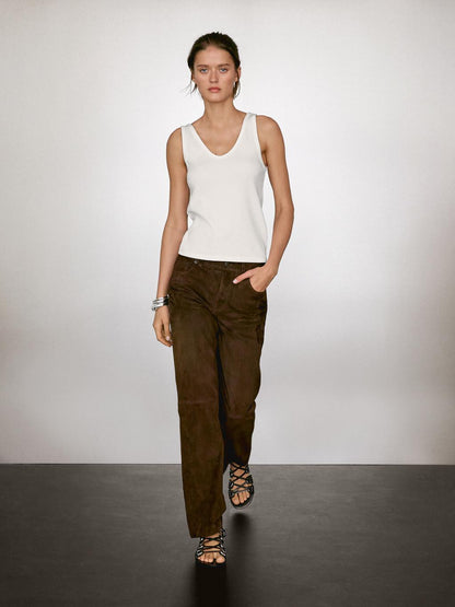 Ribbed top with neckline