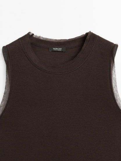 Sleeveless T-shirt with double piping
