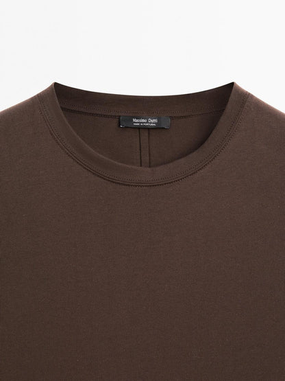 Short sleeve T-shirt with topstitching detail