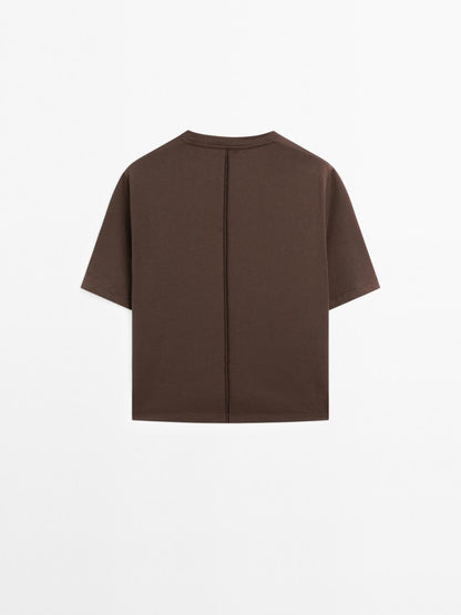 Short sleeve T-shirt with topstitching detail
