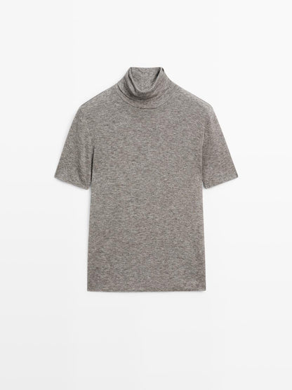 High neck T-shirt with short sleeves