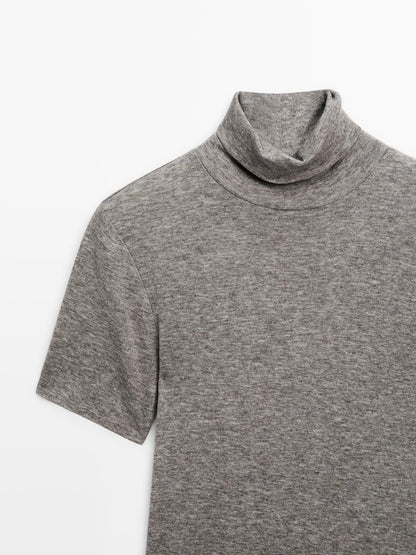 High neck T-shirt with short sleeves