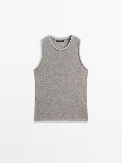 Sleeveless T-shirt with double trim