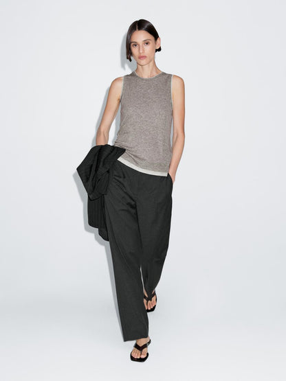 Sleeveless T-shirt with double trim