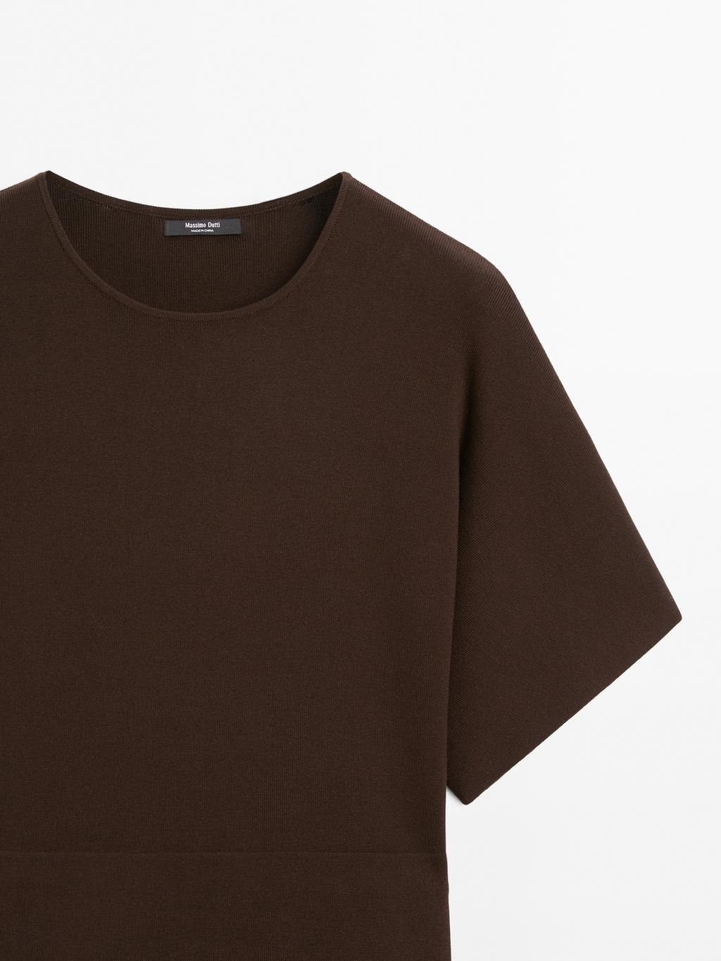 Knit dress with contrast gathered detail