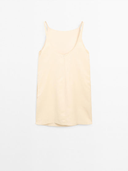 Short dress with back detail