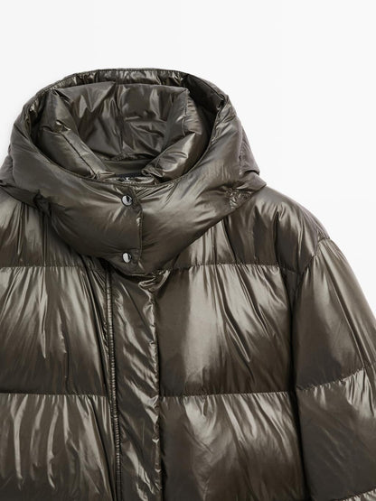 Short water-repellent shiny down jacket
