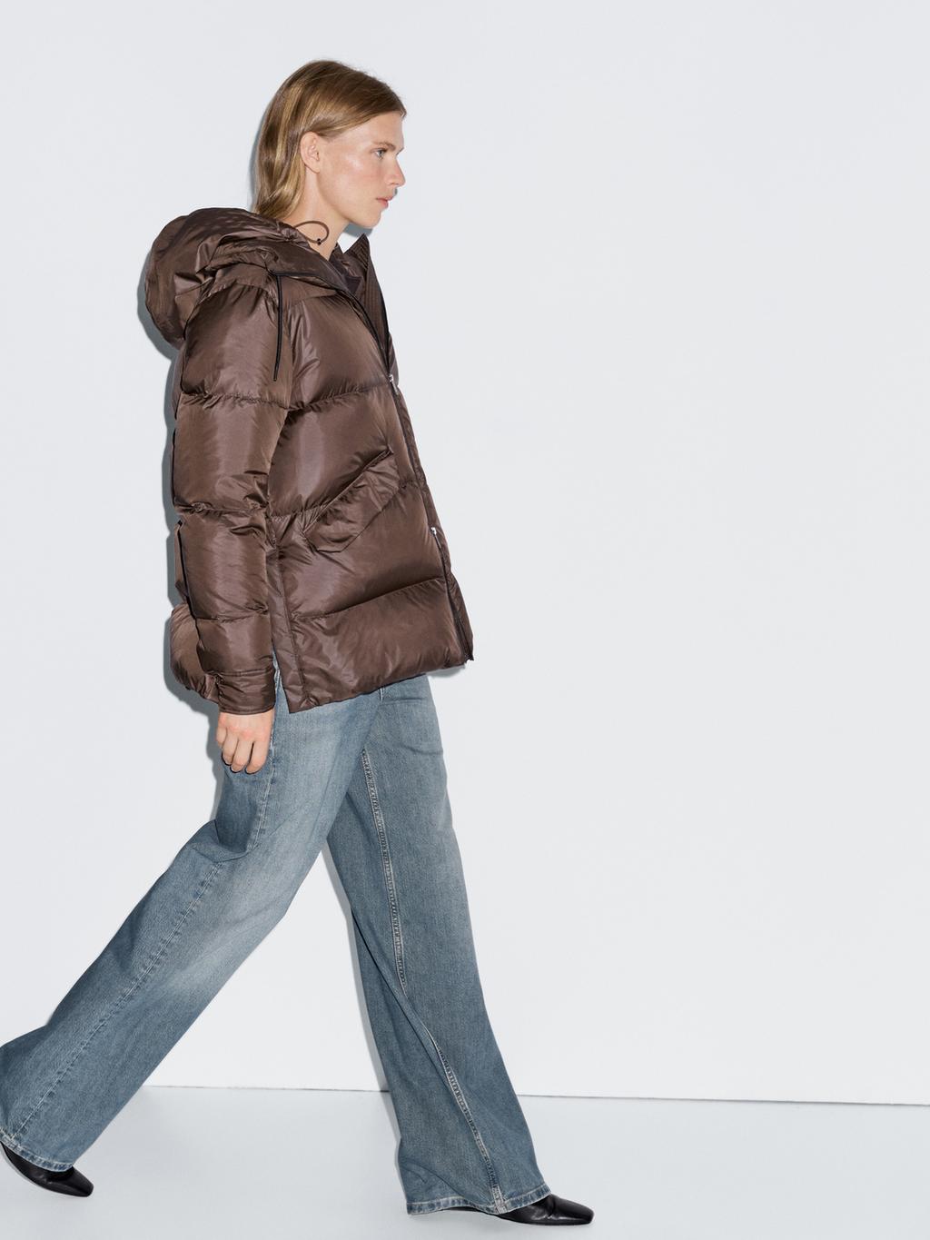 Water-repellent shiny down jacket