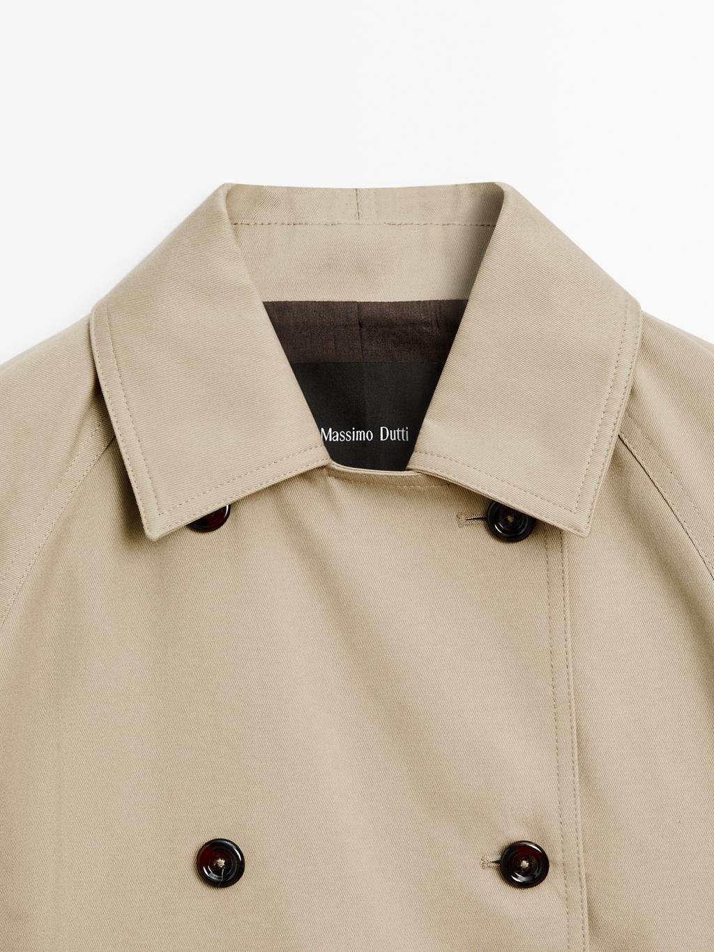 Short trench coat with button detail on the collar