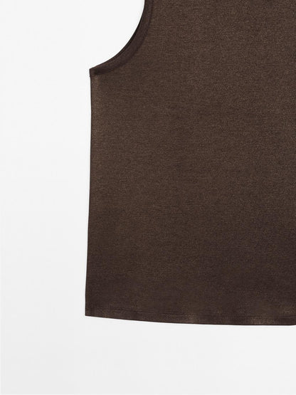 Round neck top with shimmery detail