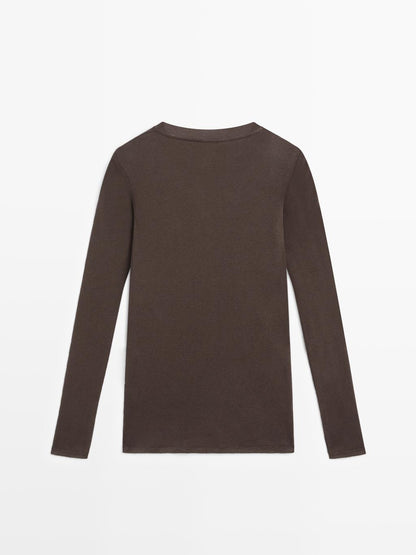 100% cotton semi-sheer T-shirt with collar detail