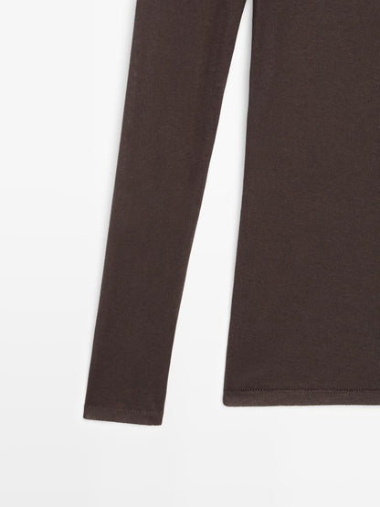 100% cotton semi-sheer T-shirt with collar detail