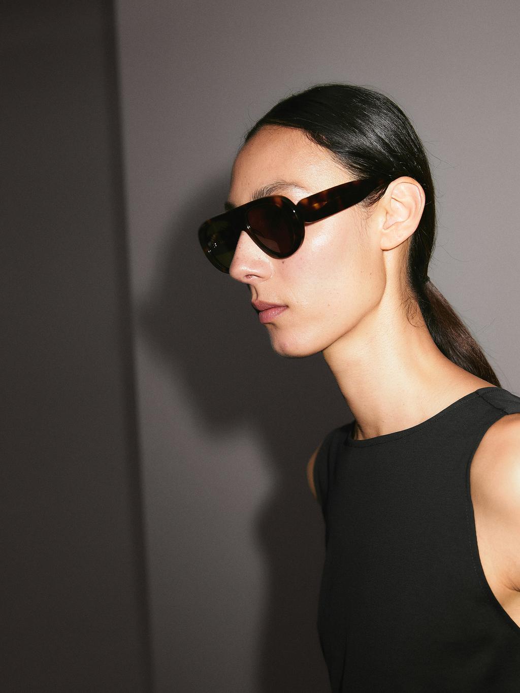 100% cotton top with draped low-cut back