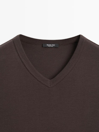 100% cotton V-neck T-shirt