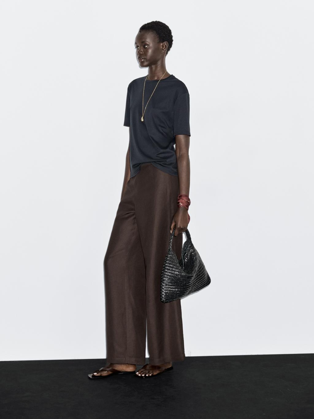 Short-sleeve T-shirt with back seam detail