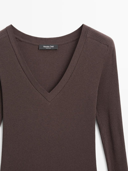 Ribbed V-neck T-shirt with long sleeves