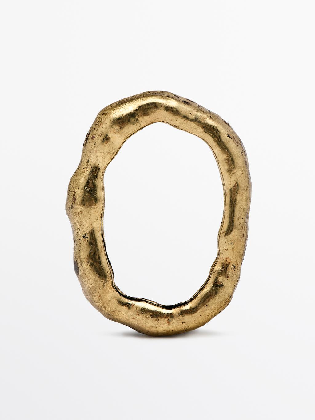 Metal loop ring