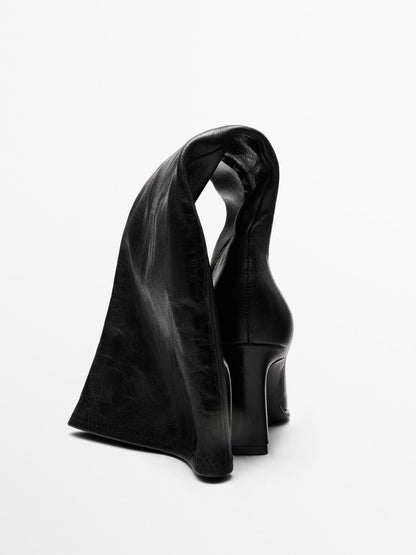 High-heel boots with elastic gores on the leg