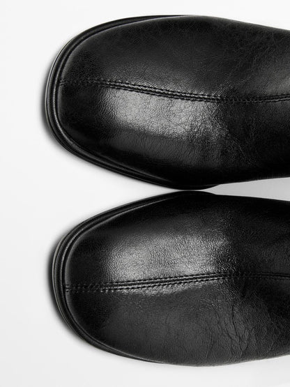 High-heel boots with elastic gores on the leg