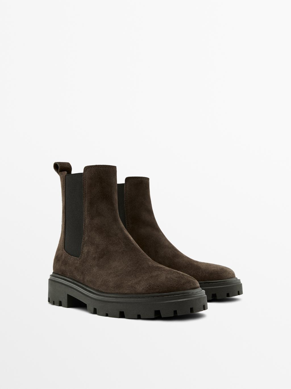 Flat Chelsea boots with track sole