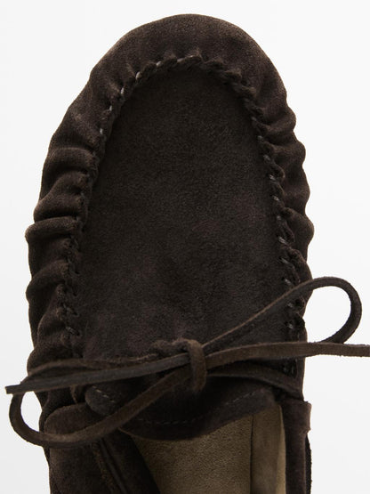 Split leather loafers with gathered bow