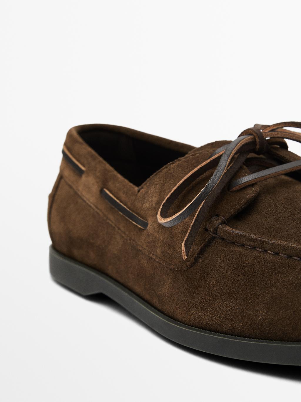 Split suede deck shoes with moc toe