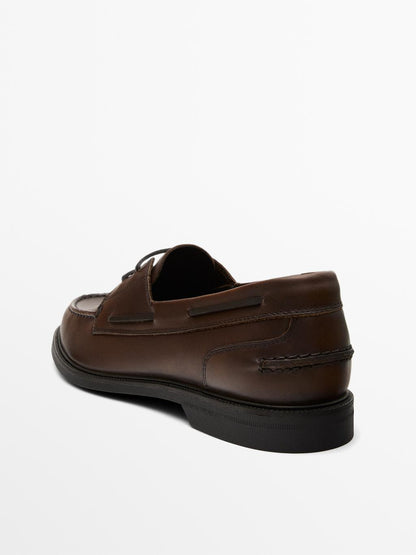 Oiled leather deck shoes