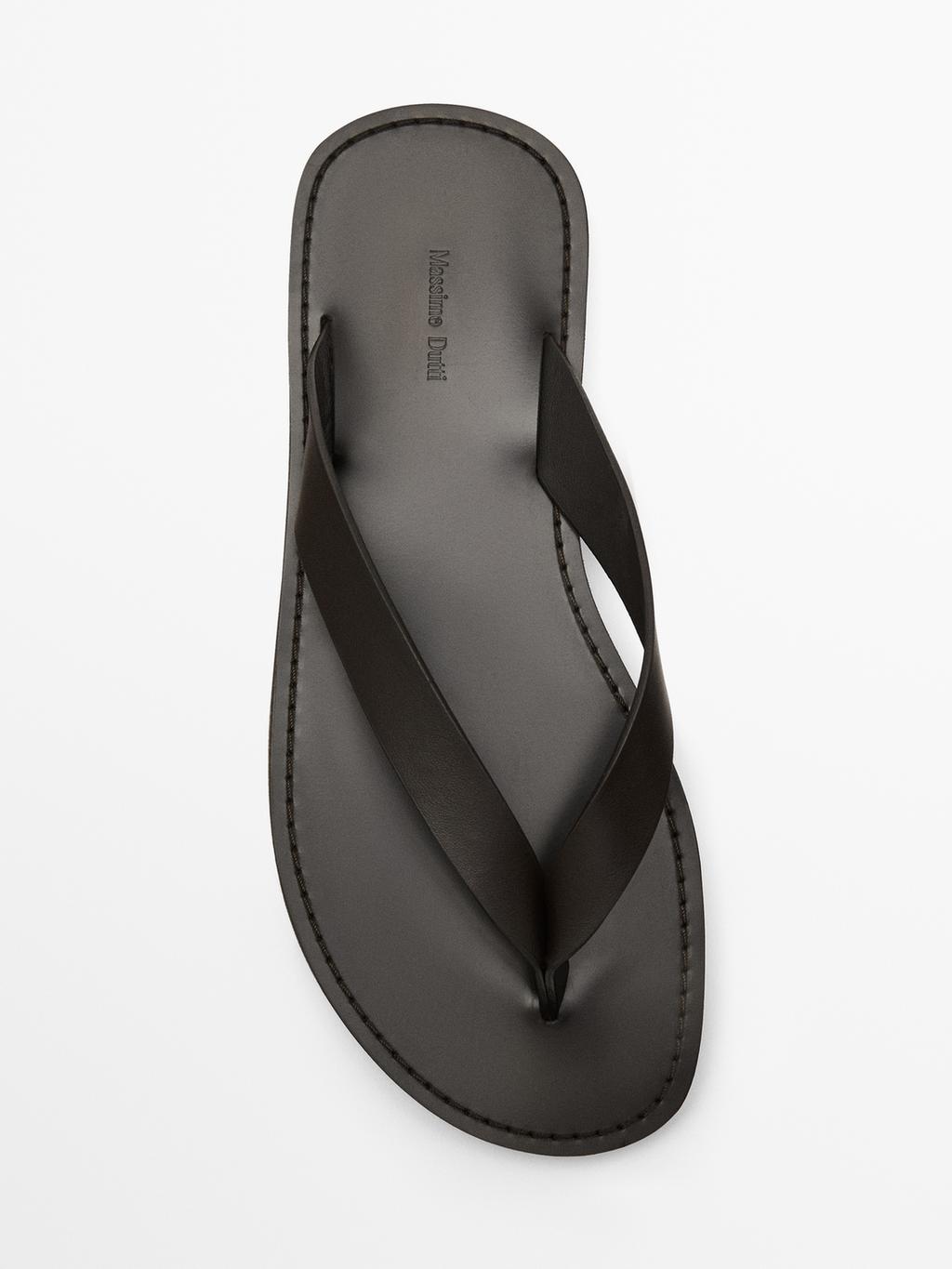 Leather sandals with toe divider
